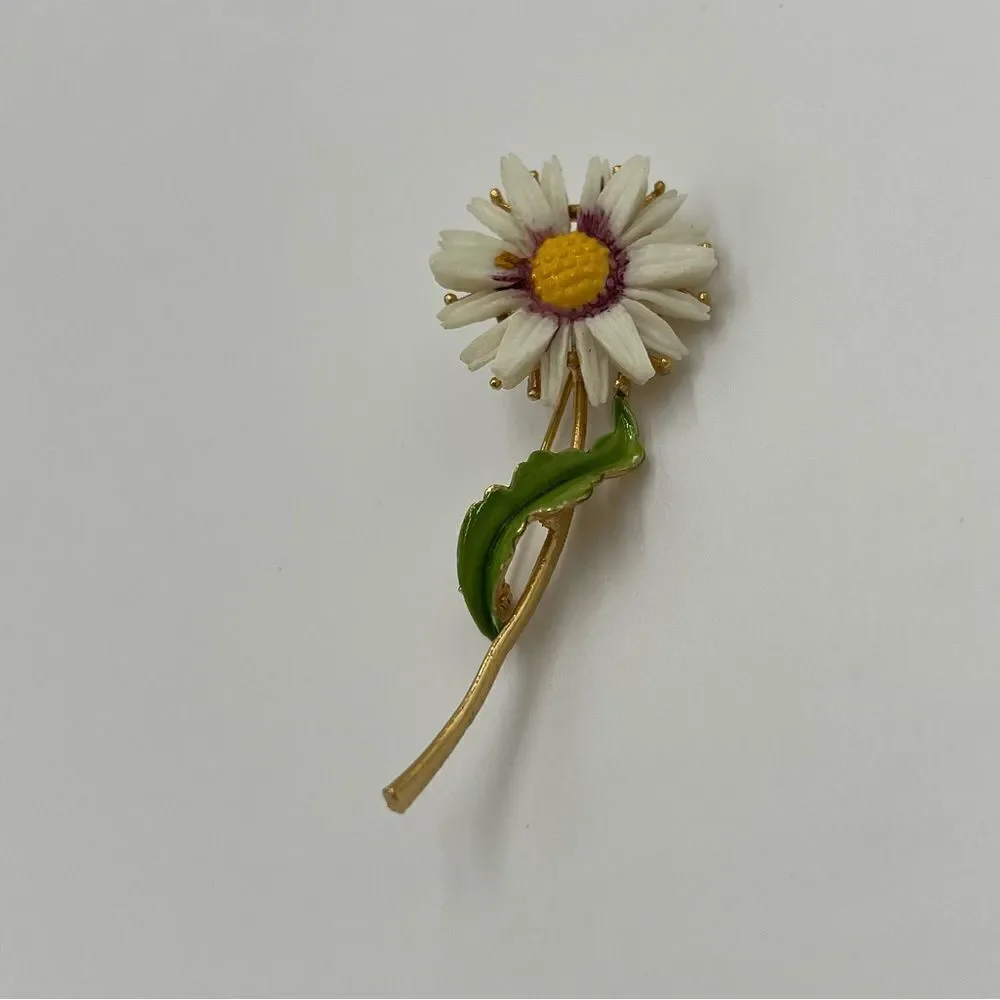 Vintage Lisner Daisy Brooch - Signed